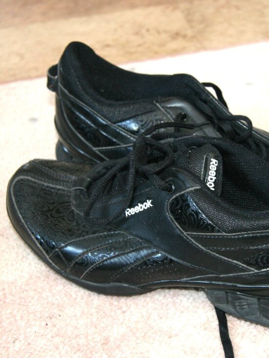 Black Reebok sneakers - Picture 2 of 5